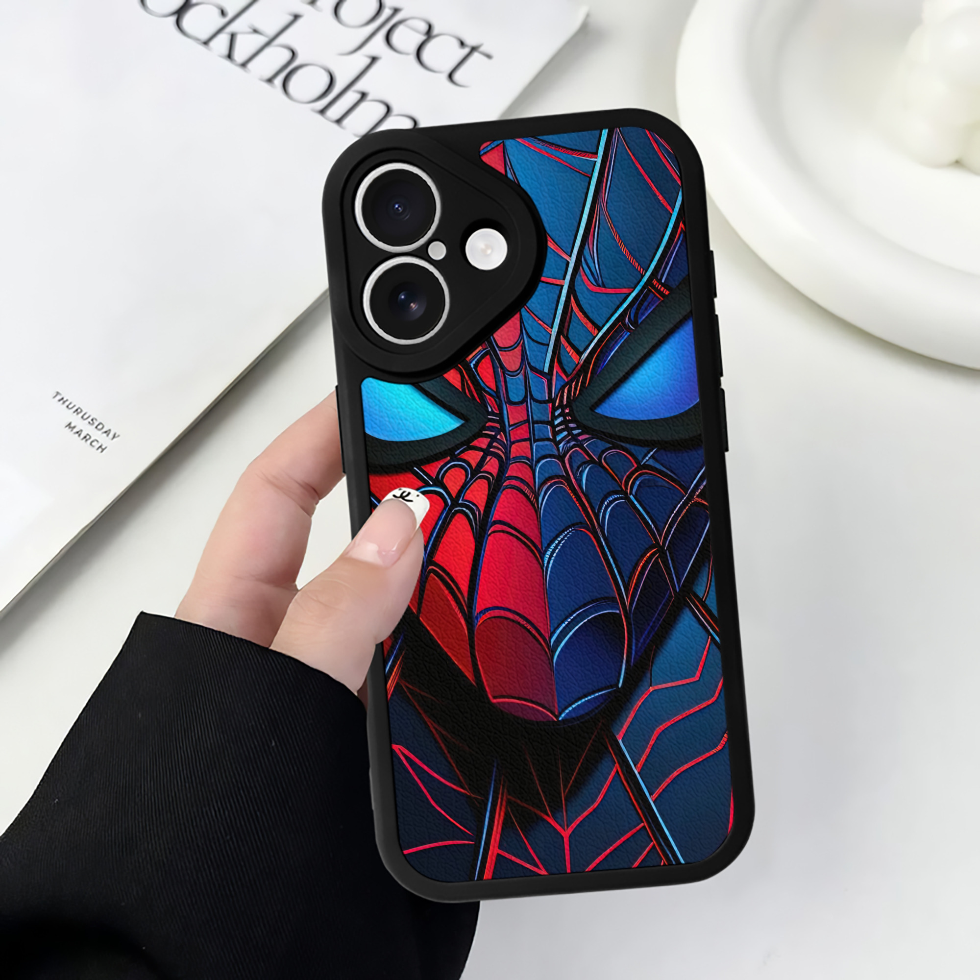 （画像用） Spider Man スパイダーマン 【iPhone 16シリーズ対応】シリコンスマホケース（レザー調） 材質：シリコン